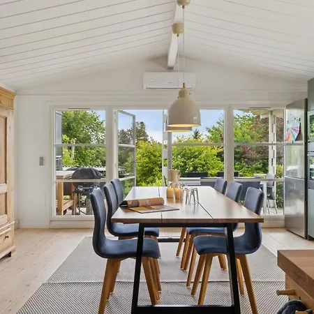 Donco - 600m From The Sea By Interhome